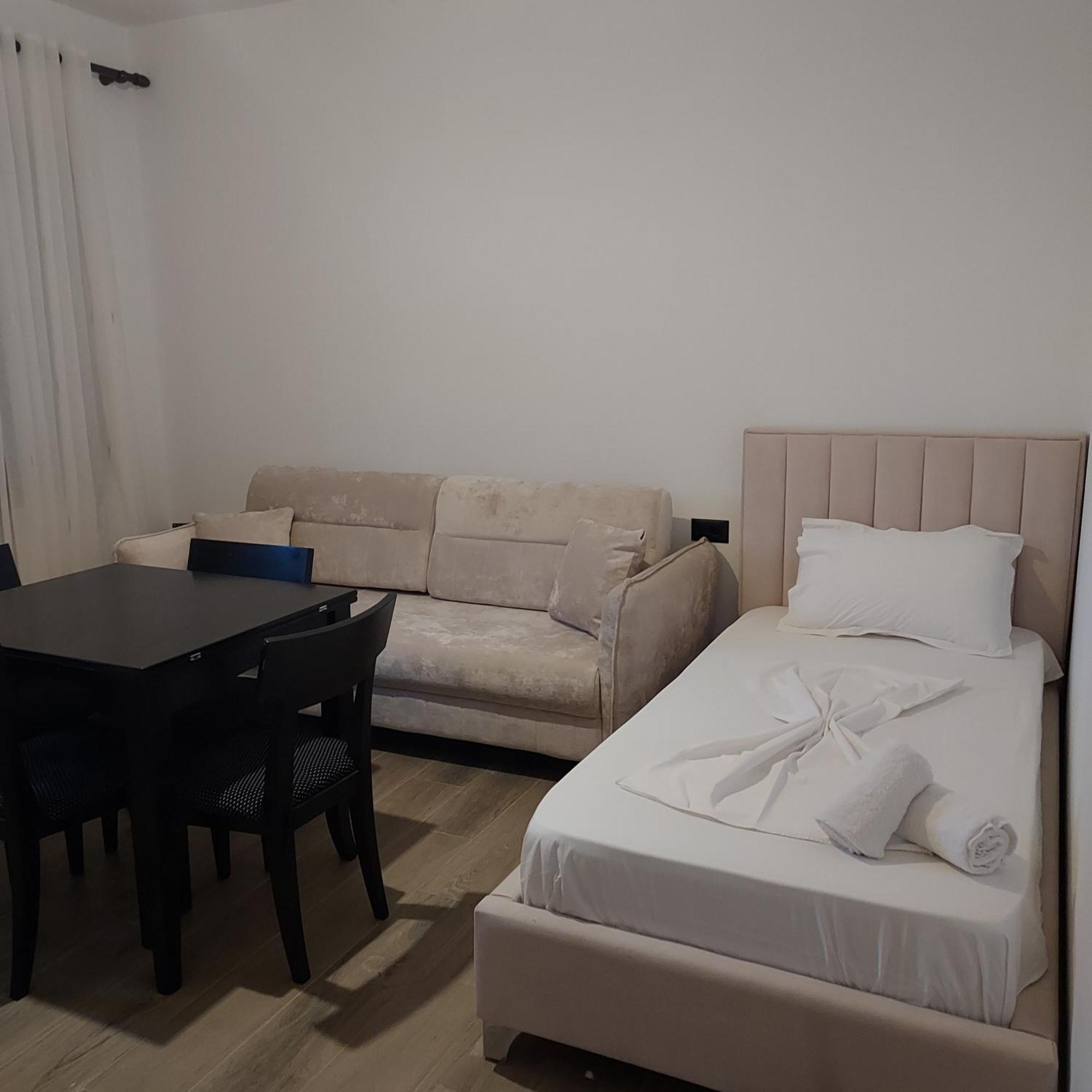 Guesthouse Vlorë エクステリア 写真